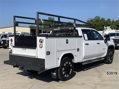 Used 2020 Chevrolet Silverado 2500 Custom w/ Custom Convenience Package AWD/4WD image 2