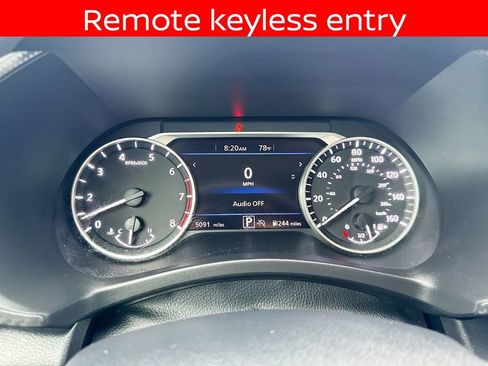 Used 2025 Nissan Sentra SR FWD image 9