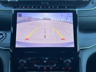New 2025 Jeep Grand Cherokee L Limited AWD/4WD video 4