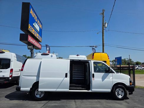 Used 2019 Chevrolet Express 3500 Extended w/ Driver Convenience Package RWD image 4