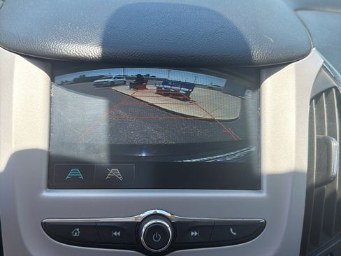 Used 2017 Chevrolet Cruze LS FWD image 14