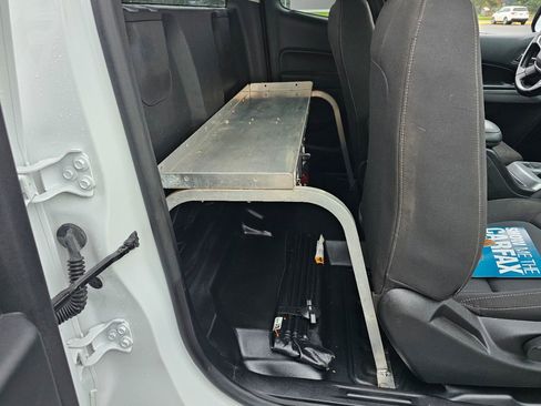 Used 2022 Chevrolet Colorado LT w/ Fleet Safety Package image 17