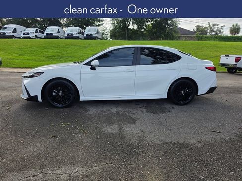 Used 2025 Toyota Camry SE w/ Convenience Package FWD image 2