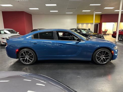 Used 2020 Dodge Charger SXT w/ Blacktop Package RWD image 8