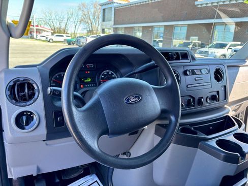 Used 2014 Ford E-150 and Econoline 150 w/ Power Group RWD image 4