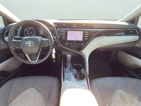 Used 2020 Toyota Camry LE image 14