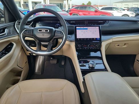 Used 2023 Jeep Grand Cherokee Limited image 10