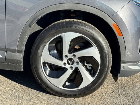 New 2025 VinFast VF 8 Eco image 7