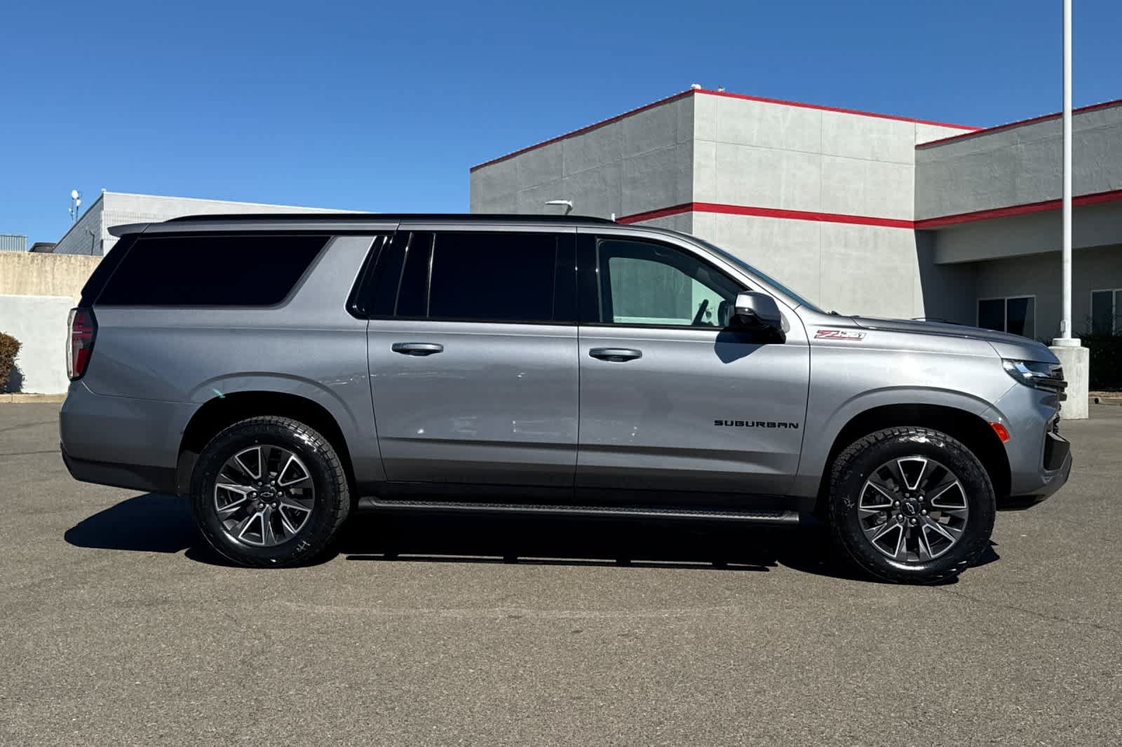 Used 2022 Chevrolet Suburban Z71 w/ Z71 Off-Road Package AWD/4WD image 6