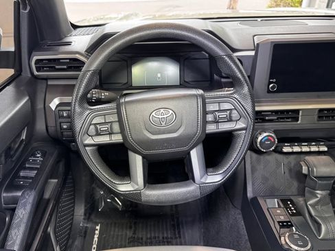 Certified 2025 Toyota Tacoma SR5 AWD/4WD image 18