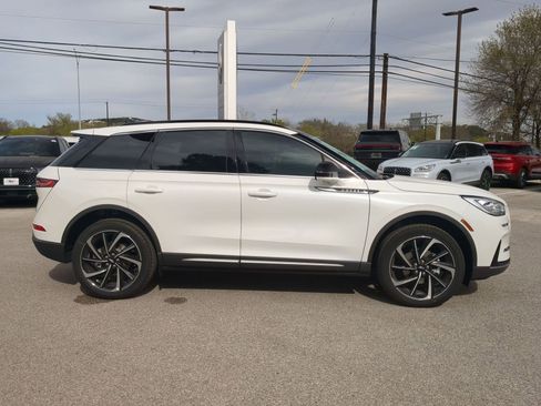New 2026 Lincoln Corsair Reserve FWD image 2