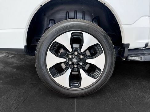 Used 2022 Ford F150 Lightning Platinum AWD/4WD image 41