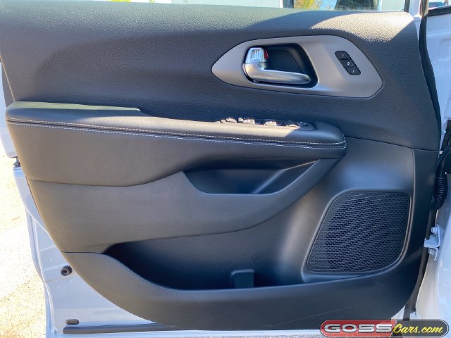 New 2027 Chrysler Pacifica Select AWD/4WD image 22