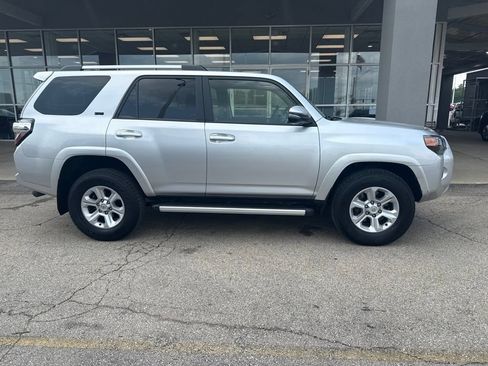 Used 2024 Toyota 4Runner SR5 Premium w/ Moonroof Package AWD/4WD image 2