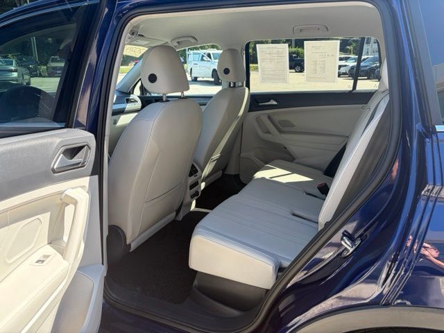 Used 2024 Volkswagen Tiguan SE AWD/4WD image 17