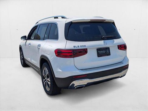 New 2025 Mercedes-Benz GLB 250 image 8