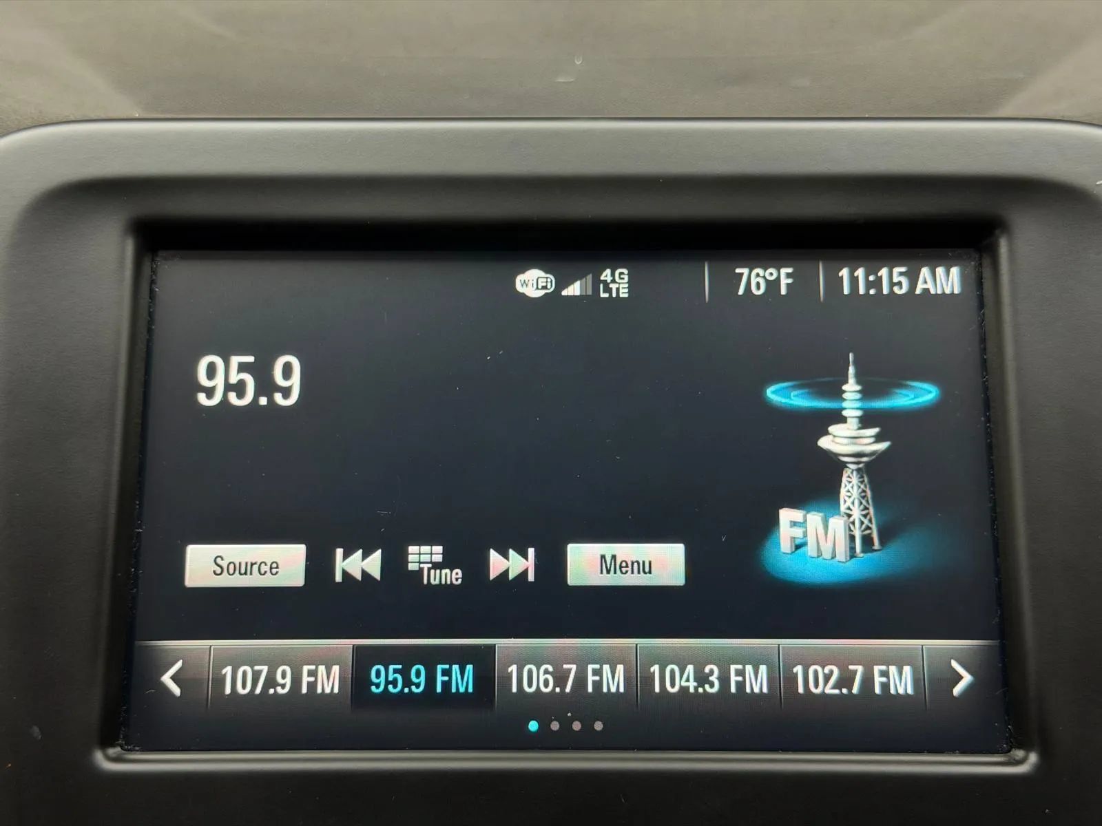 Used 2018 Chevrolet Equinox LT FWD image 38