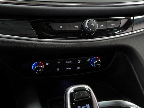 Used 2021 Buick Enclave Essence w/ Sport Touring Edition image 31