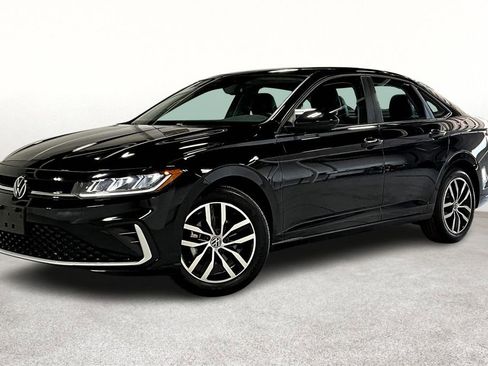 Used 2025 Volkswagen Jetta SE image 14