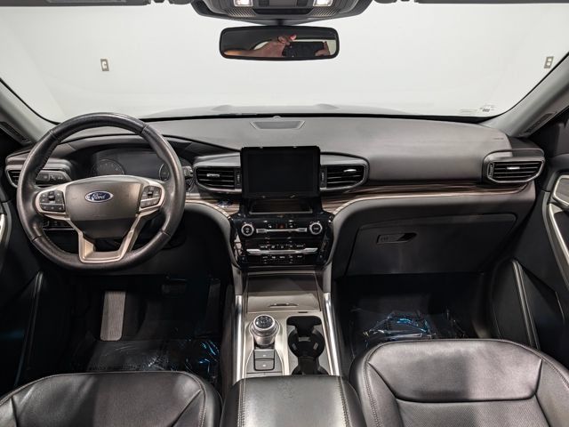 Used 2023 Ford Explorer Limited w/ Equipment Group 301A AWD/4WD image 34