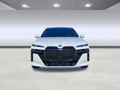 New 2026 BMW 750e xDrive w/ Premium Package image 5