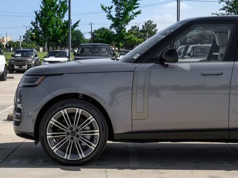 New 2026 Land Rover Range Rover Long Wheelbase SE AWD/4WD image 13