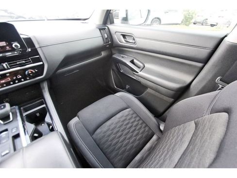 Used 2023 Nissan Pathfinder SV image 8