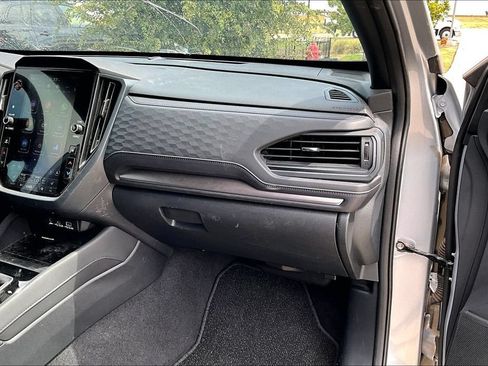 Used 2025 Subaru Forester Premium AWD/4WD image 18