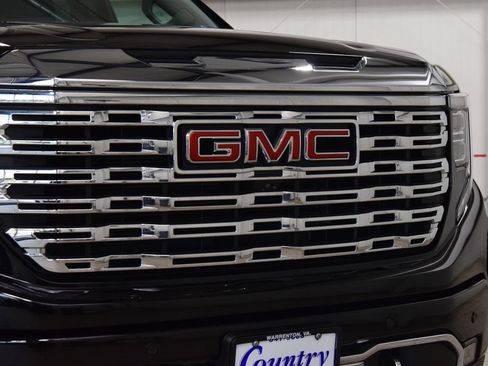 Used 2022 GMC Sierra 1500 Denali w/ Technology Package AWD/4WD image 11