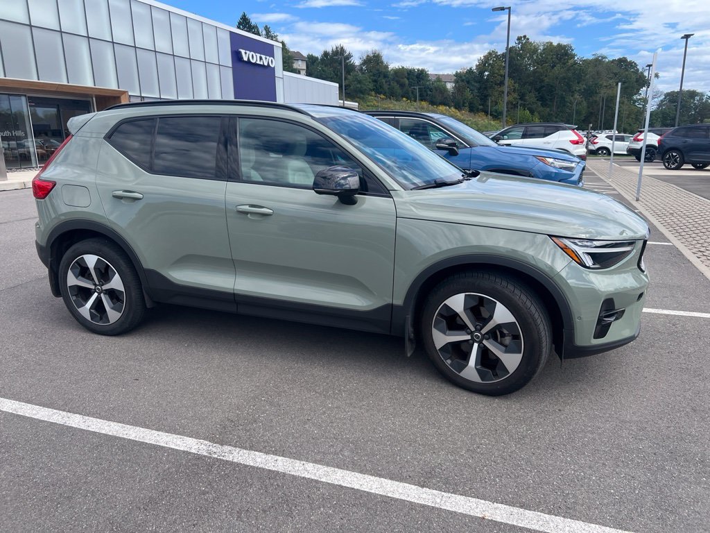 Used 2023 Volvo XC40 B5 Plus w/ Driver Assist Package AWD/4WD image 9