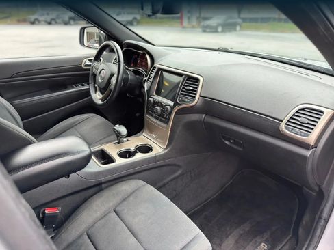 Used 2014 Jeep Grand Cherokee Laredo w/ 18" Wheel & 8.4" Radio Group RWD image 19