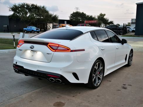 Used 2018 Kia Stinger GT2 image 5