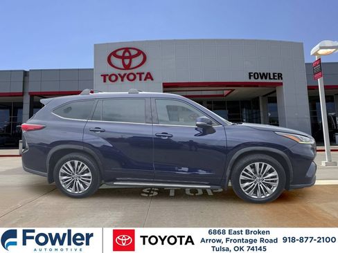 Used 2022 Toyota Highlander Platinum AWD/4WD image 6