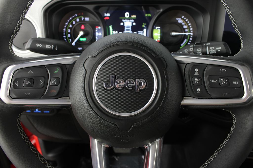 Used 2025 Jeep Wrangler Unlimited Sahara w/ Safety Group AWD/4WD image 12