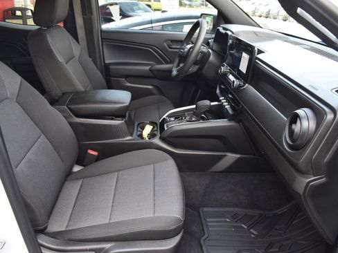 Used 2025 Chevrolet Colorado W/T RWD image 53