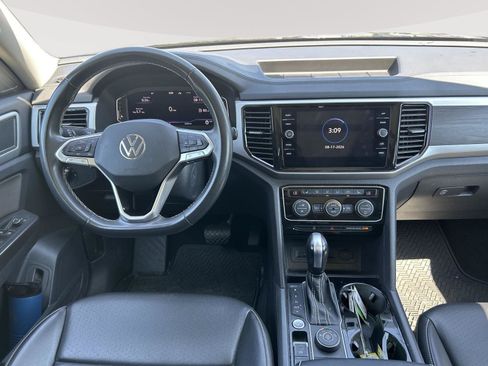 Certified 2023 Volkswagen Atlas SE w/ Panoramic Sunroof Package AWD/4WD image 2