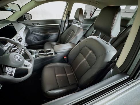New 2026 Nissan Altima 2.5 SR FWD image 17