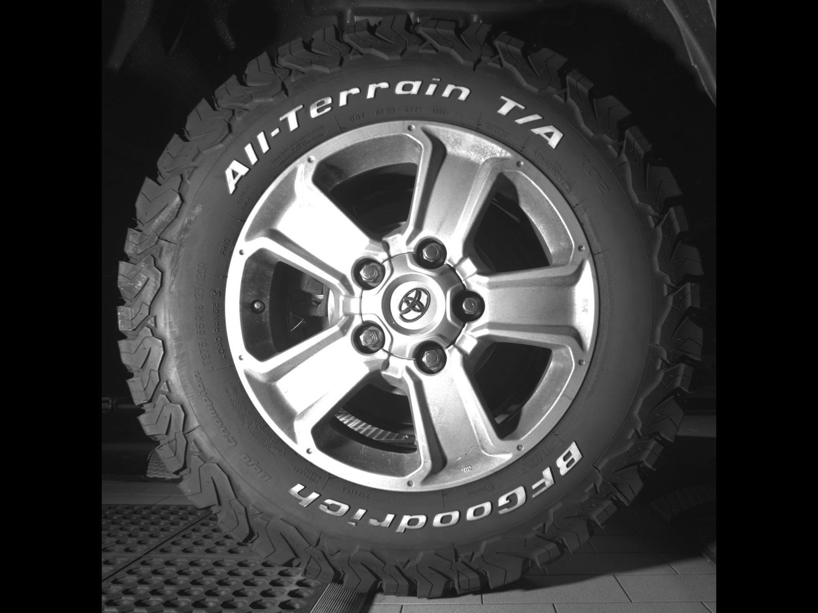 Used 2018 Toyota Tundra SR5 AWD/4WD image 12