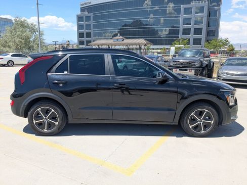 Certified 2024 Kia Niro EX FWD image 6