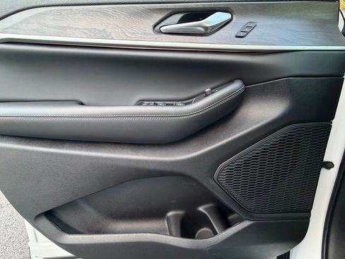 New 2025 Jeep Grand Cherokee L Limited image 24