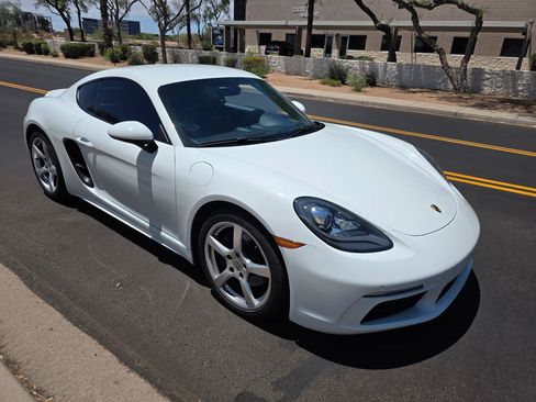 Used 2018 Porsche 718 Cayman RWD image 23