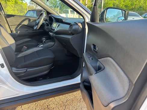 Used 2018 Nissan Kicks S image 27