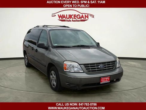 Used 2004 Ford Freestar SE FWD image 3