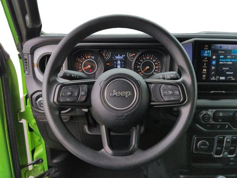 Used 2025 Jeep Gladiator Sport AWD/4WD image 12
