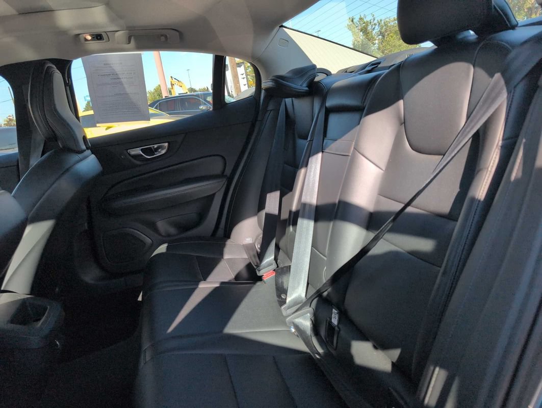 Used 2020 Volvo S60 T6 Momentum AWD/4WD image 9