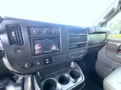 Used 2016 GMC Savana 3500 Extended RWD image 10