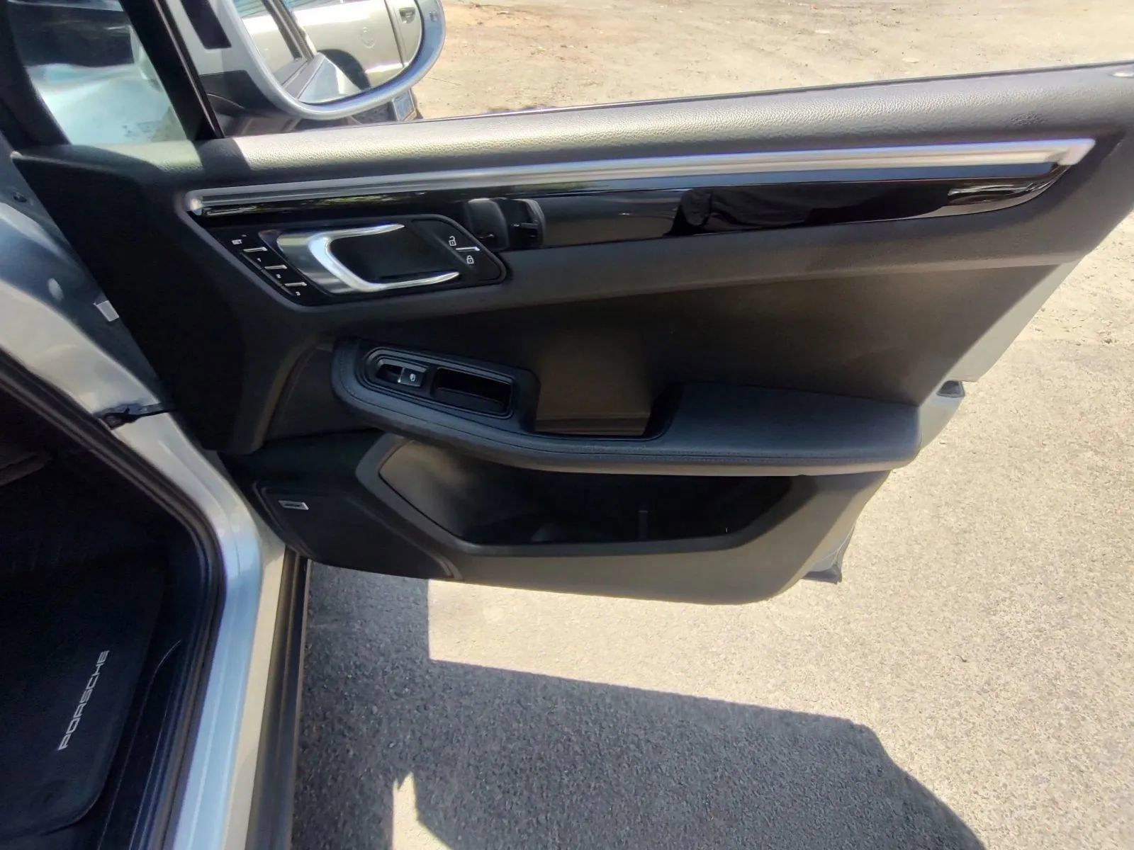 Used 2019 Porsche Macan AWD/4WD image 35