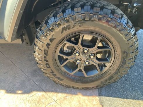 Used 2024 Jeep Wrangler Unlimited image 22