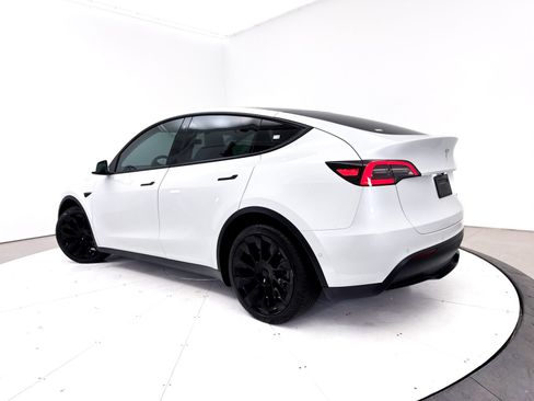 Used 2021 Tesla Model Y Long Range AWD/4WD image 2