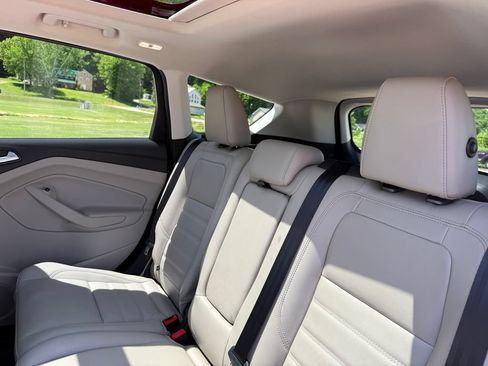 Used 2019 Ford Escape Titanium AWD/4WD image 38